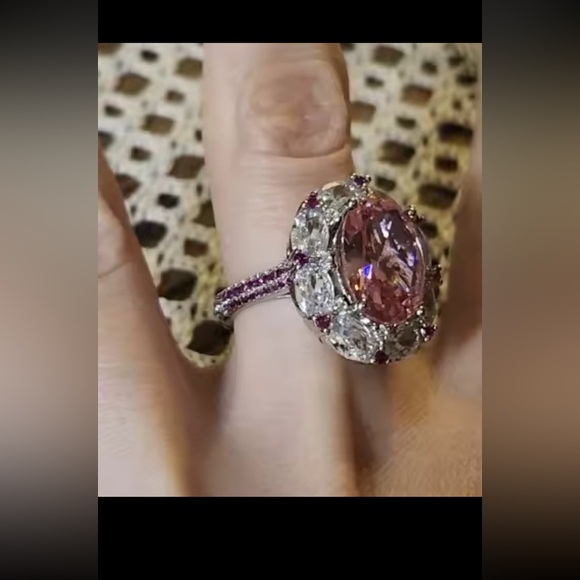 Brilliant finish oval amethyst 6.2CT silver ring with swarovski elements - Picture 7 of 13